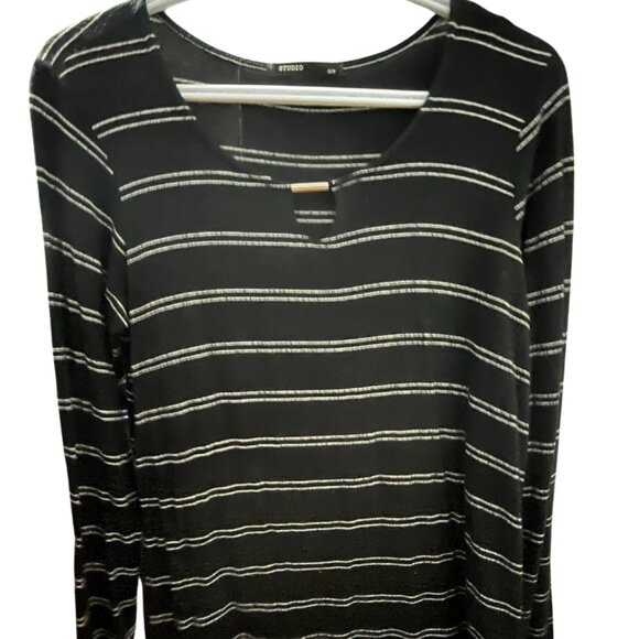 Black and White Tunic Style Top - Picture 1 of 3